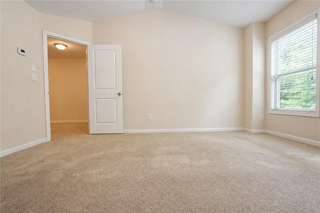 Building Photo - 2132 Greencrest Cir