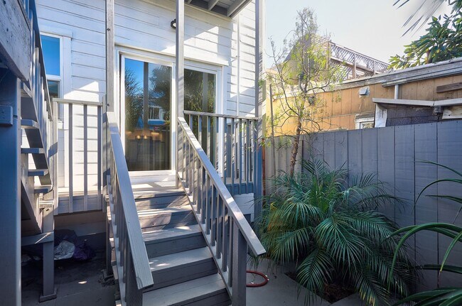 Building Photo - Sleek and modern 2 bed/2 bath in the heart of The Mission -- Walkers dream -- Must See!
