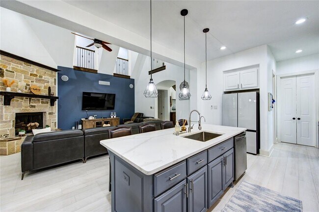 Building Photo - 27818 Pinpoint Crossing Dr