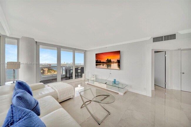 Building Photo - 1717 N Bayshore Dr