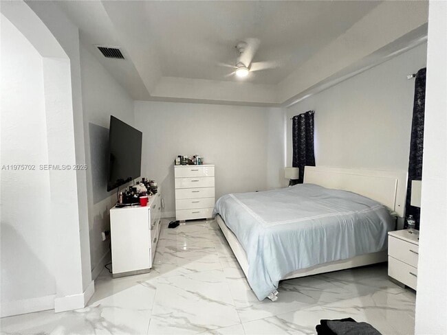 Building Photo - 748 NE 34th Ave