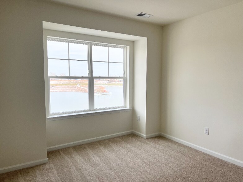 Building Photo - 24160 Port Ln