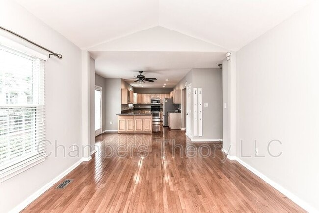 Building Photo - 6033 Woodlake Ln