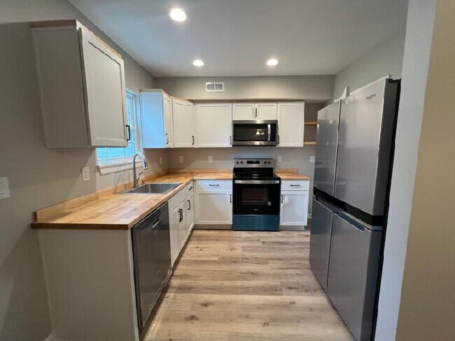 Building Photo - Shelby Park 3 bed 1.5 bath New Construction !