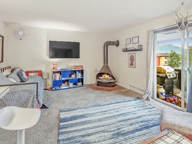 Building Photo - Dillon Valley East Condo! Two parking spot...