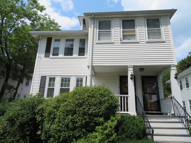 Building Photo - 10-12-12 Fairlawn Ave
