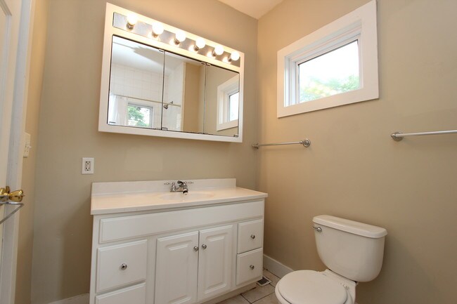 Building Photo - 548 Giddings Ave SE