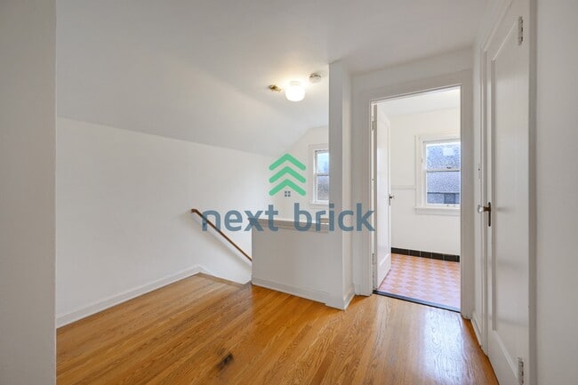 Building Photo - A classic vintage house ready to rent