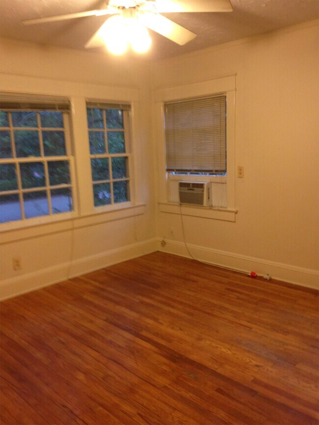Building Photo - 3315 Southview Ave