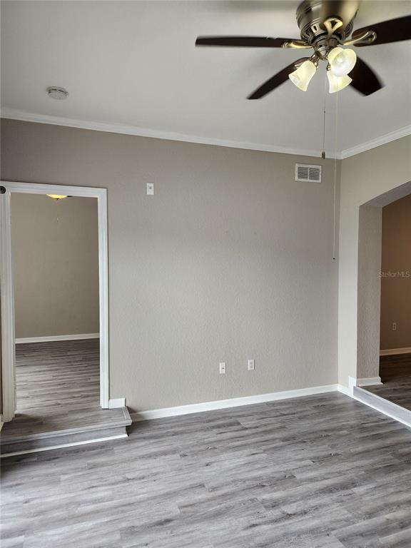 Building Photo - 9401 Crescent Loop Cir