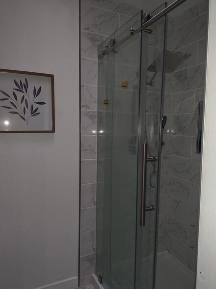 Master Bath - 21708 Lake Vista Dr