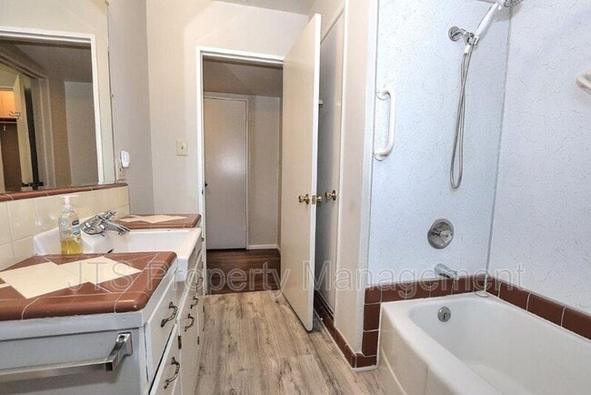 Building Photo - 1817 Vesta Way