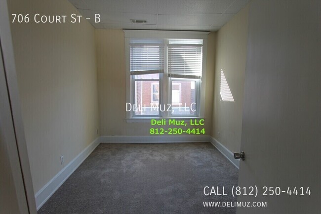 Building Photo - Super Nice 3 bd, 1.5 bath Downtown one blo...