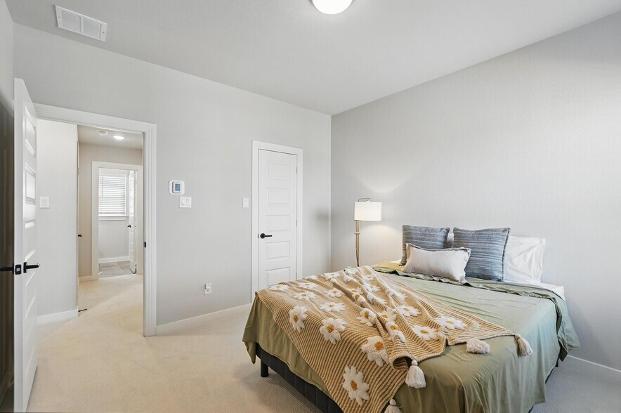 Building Photo - 3003 Wind Knot Way