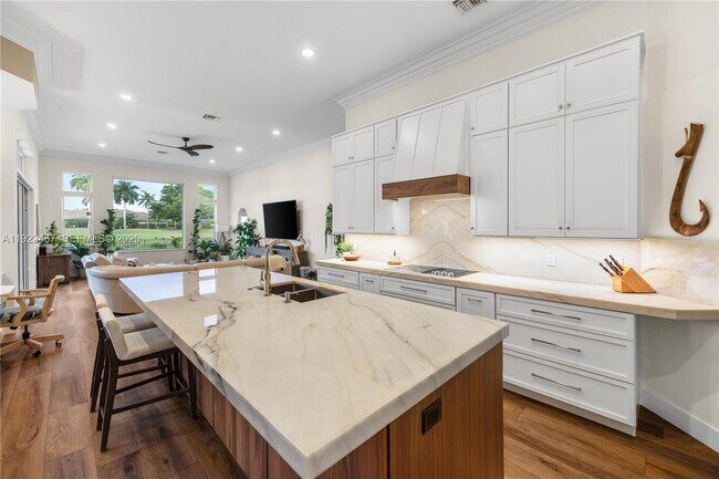 Building Photo - 2589 Mayfair Ln