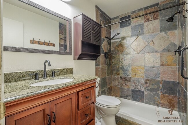 Building Photo - 1043 Lakeside Dr