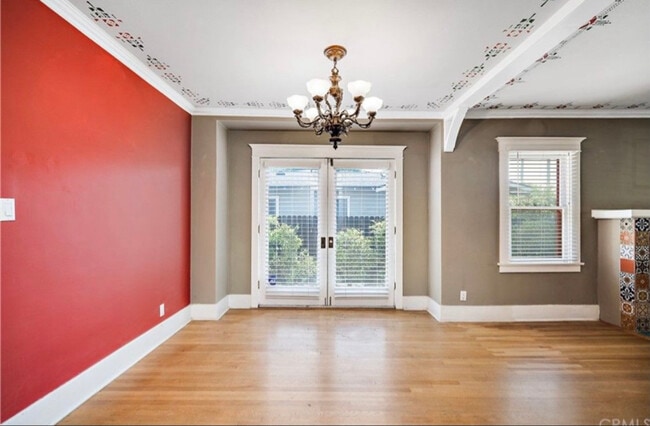 Building Photo - 411 E Alvarado St