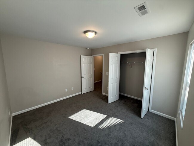 Building Photo - 406 E Waddell St