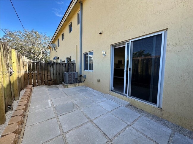 Building Photo - 322 NE 3rd St