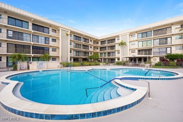 Building Photo - 3200 Gulf Shore Blvd N