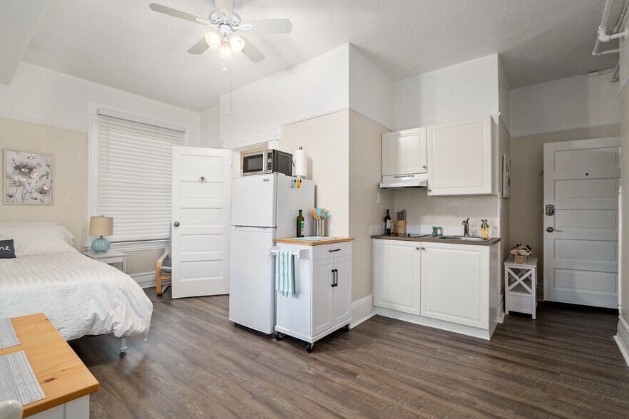 Building Photo - 2121 1st Ave