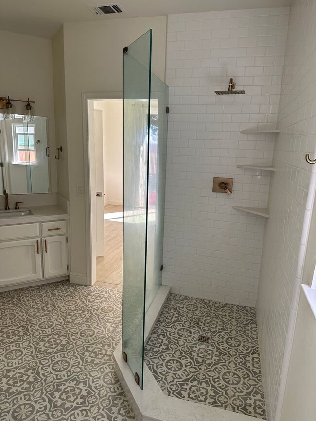 Building Photo - Beautiful Remodel Home in Peggy Heller Sch...