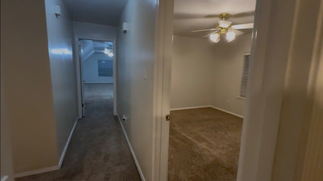 Building Photo - 408 Hidden Oaks Cir