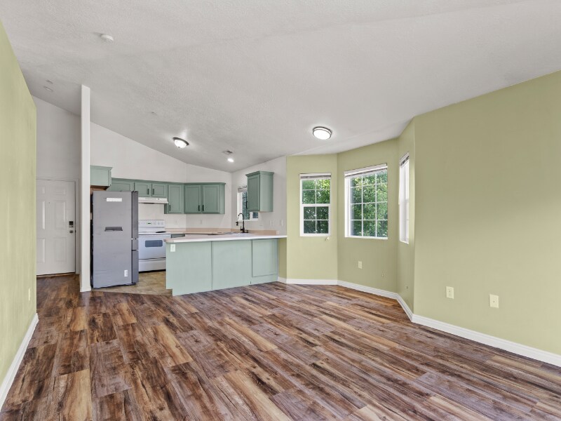 Building Photo - 2119 N Aurora Way