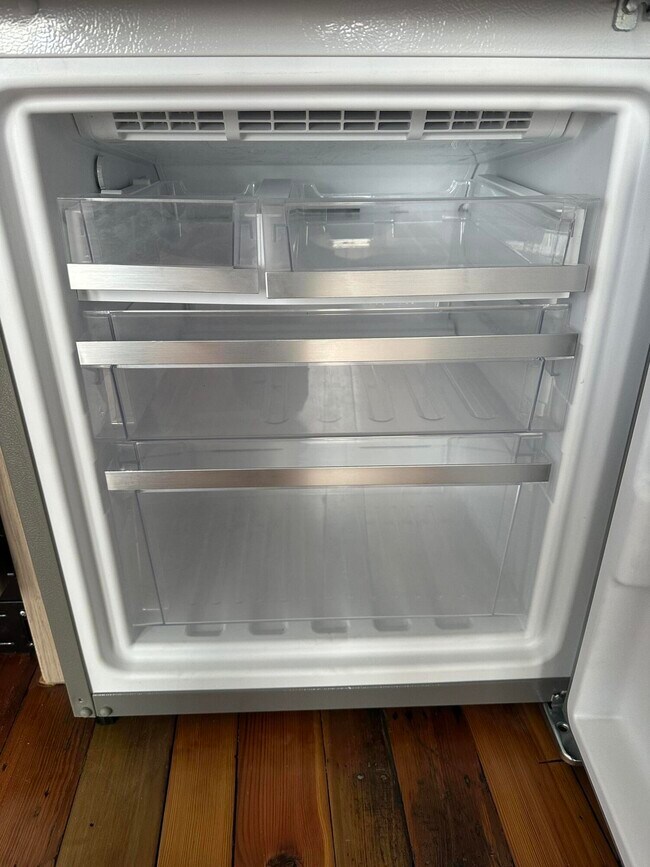 Building Photo - 307 W Main St