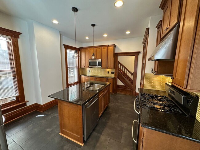 Building Photo - Short North / Victorian Village Single Family House!