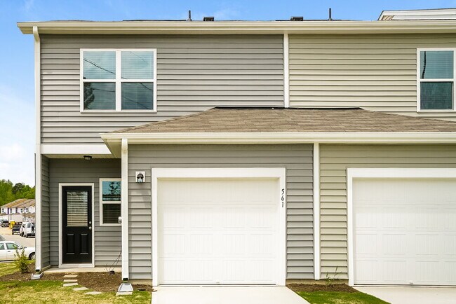 Building Photo - 561 Landing View Dr