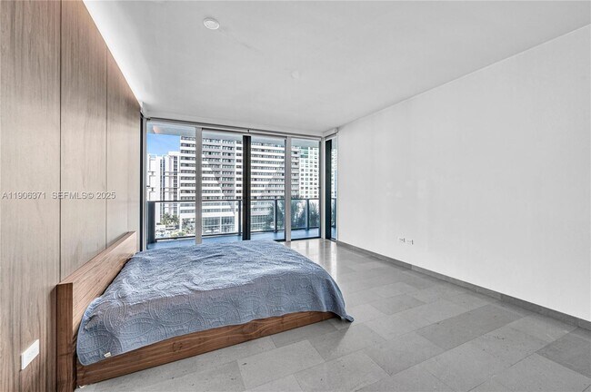 Building Photo - 88 SW 7th St