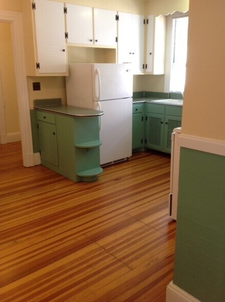 Kitchen - 86 Lancaster Rd