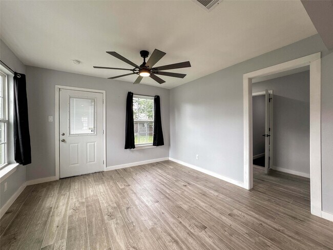 Building Photo - 730 Dunkley Dr