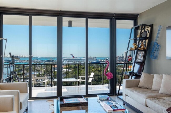 Building Photo - 1000 Venetian Way