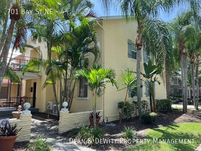 Building Photo - 701 Bay St NE