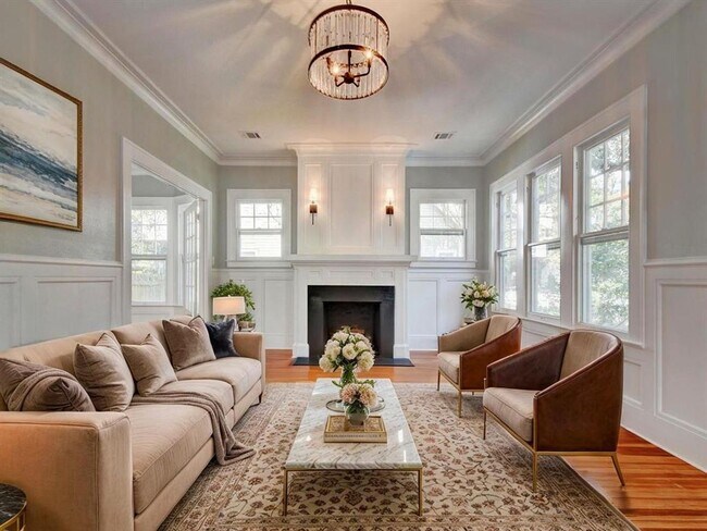 Building Photo - 1203 W 22 1/2 St - Fully remodeled rare 4 bed free standing house in West Campus with large yard.