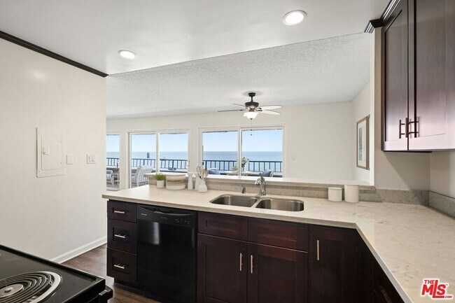 Building Photo - 18000 Coastline Dr