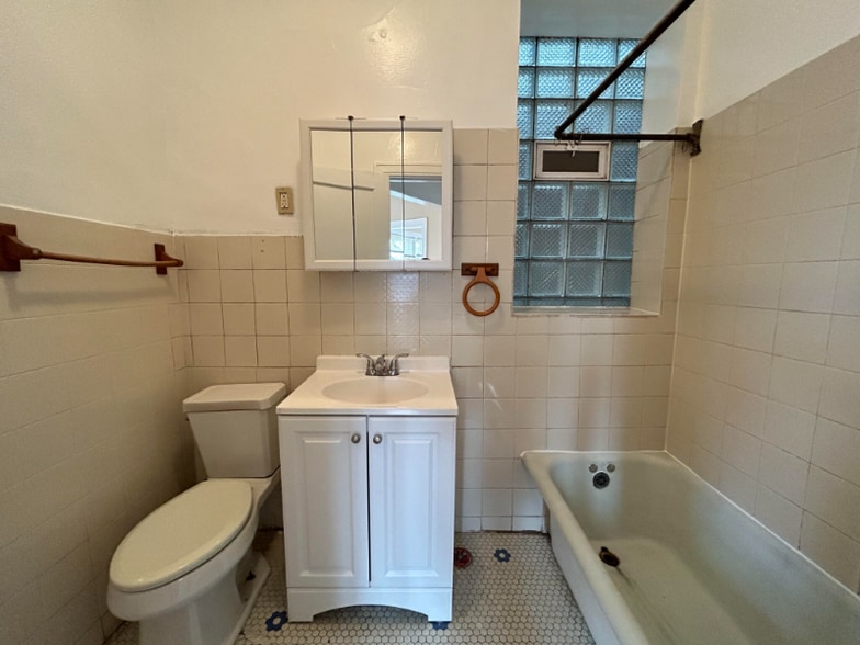 Building Photo - 4751 N Kenneth Ave