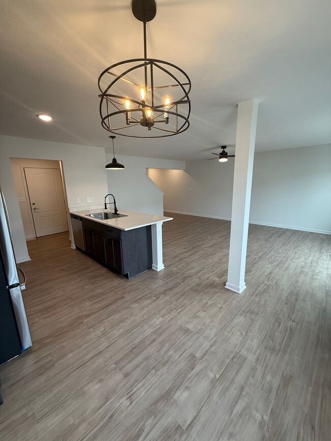 Building Photo - 65 Arthurian Way