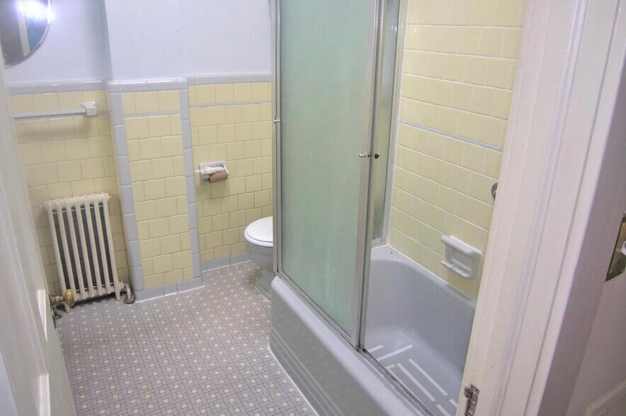 Bathroom on 2nd Level - 2926 Wyman Pky