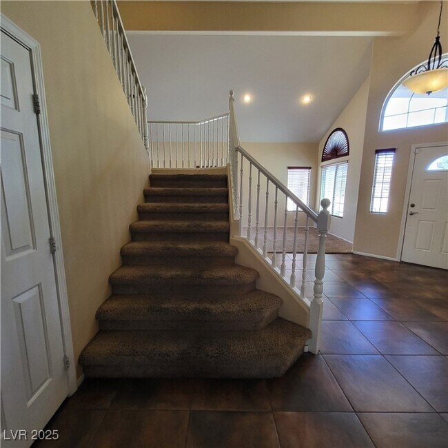 Building Photo - 1720 Flores Ln