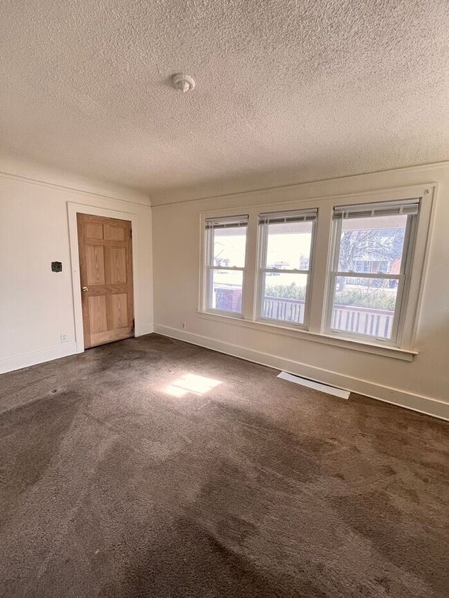 Building Photo - Cozy and Bright 2-Bedroom Duplex with Fire...