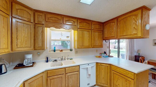 Building Photo - Fully Furnished 3 Bedroom Rental