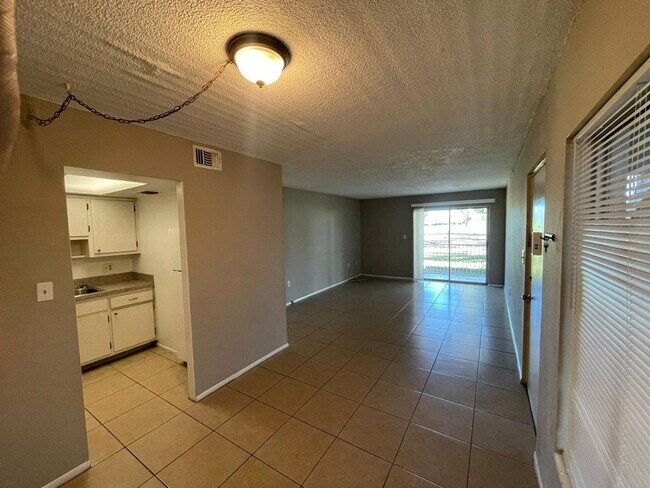 Building Photo - NICE UNIT FOR RENT!!! 1/1 EXCELLENT LOCATION!!