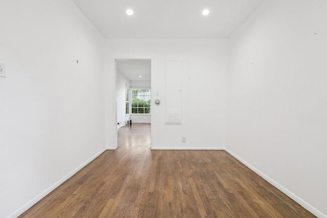 Building Photo - 1032 19th St