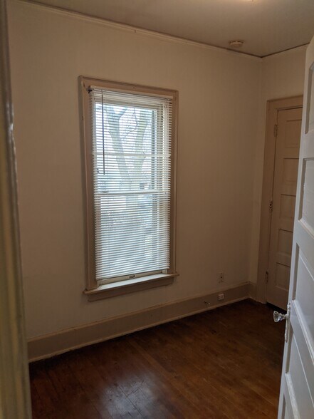 Building Photo - 1773 N Astor St