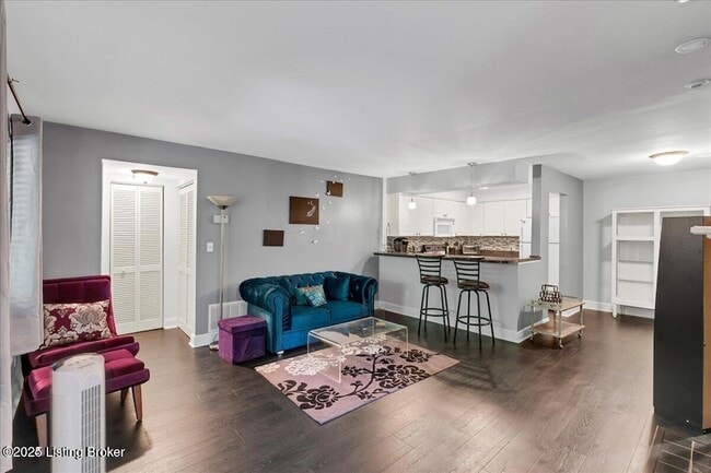 Building Photo - 44 Lake Ave