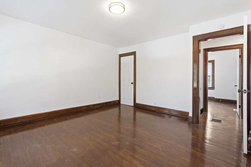 Building Photo - 904 Studer Ave