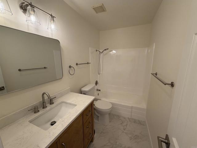 Building Photo - 403 Requeza St